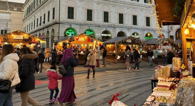 Mercatino di Natale in piazza De Ferrari © Ancila Mettekkatt