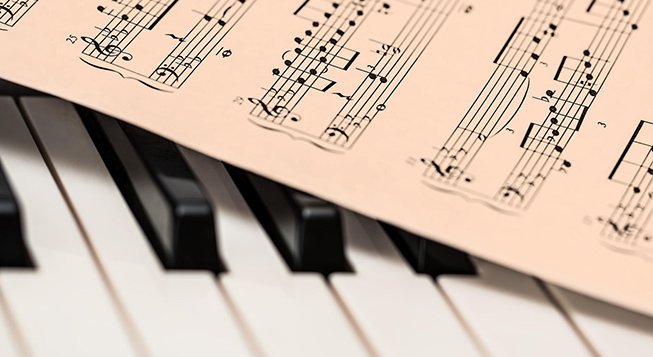 Pianoforte con spartito © stevepb/pixabay.com