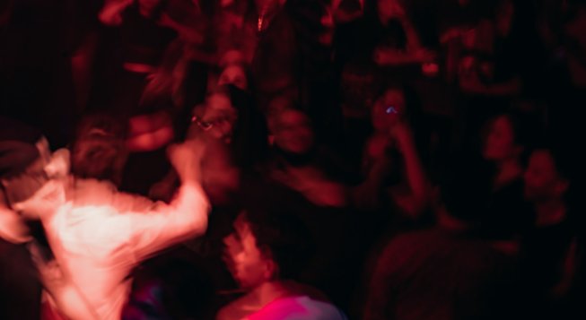 Discoteca © Unsplash / Roberto Rendon