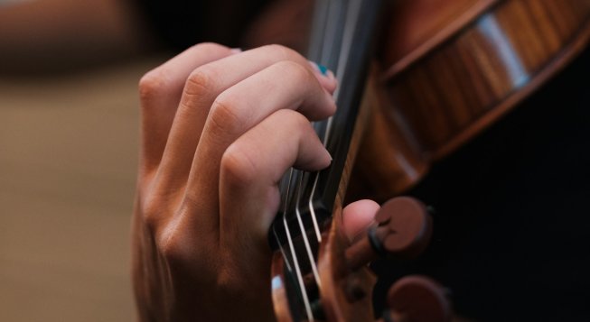 Violino © Unsplash / Joel Timothy