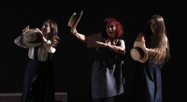 Venivamo tutte per mare © Laila Pozzo