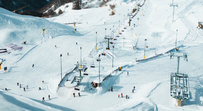 Prato Nevoso apre tutti gli impianti: piste, orari e novità della stagione sciistica