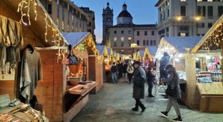 Mercatino di Natale in piazza Matteotti 2025 con le casette in legno