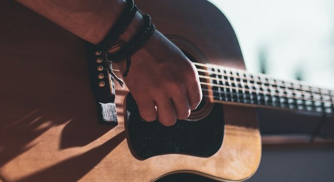 Chitarra © Jacek Dylag / Unsplash