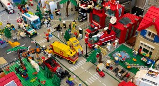 ExhiBricks di Natale 2025, i mattoncini Lego a Villa Bombrini con mostra e novità