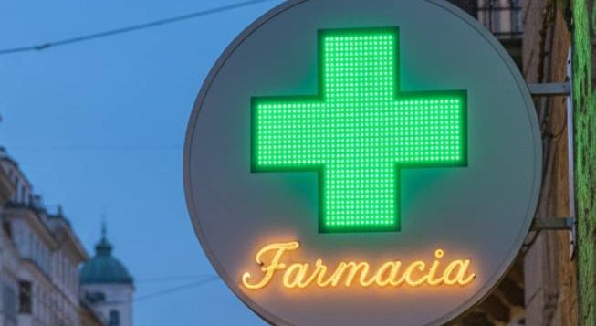 Farmacia ©Gemini per mentelocale