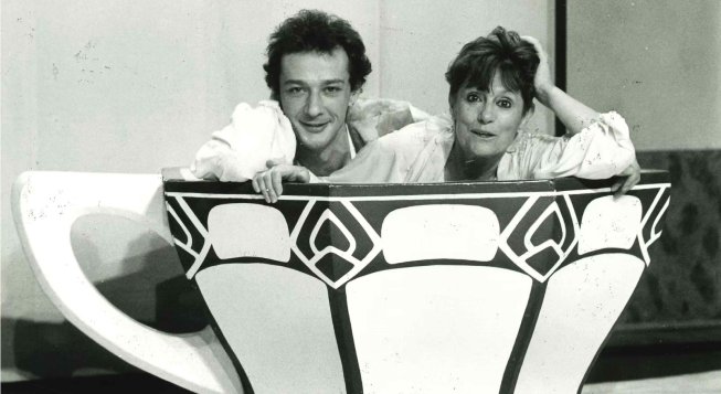 Jolanda Cappi e Gianfranco Bella in Sotto la Tavola, 1990