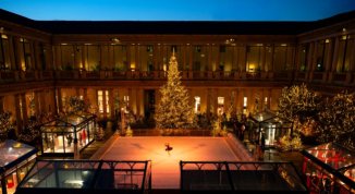 The Gift: Portrait of a Winter’s Tale, pista di pattinaggio su ghiaccio solidale