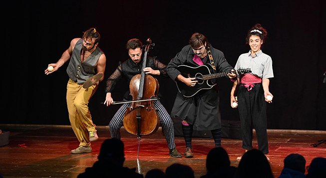 Per un pelo © teatrodellatosse.it 