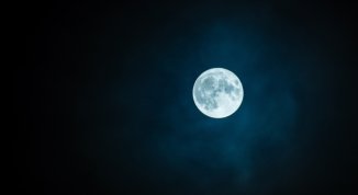 Superluna e stelle cadenti su Torino: le date degli eventi astronomici di dicembre 2025
