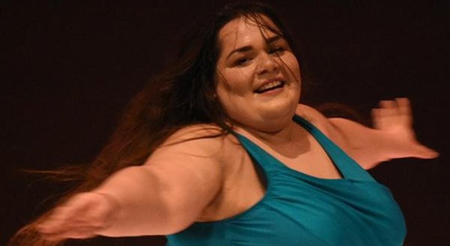 Claudia A. Marsicano in R.osa © teatronazionalegenova.it