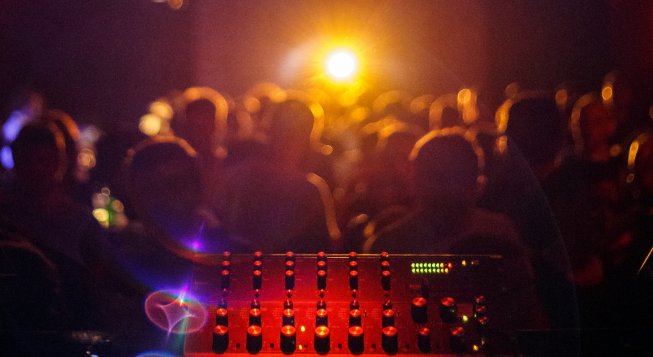 Discoteca © Unsplash / Daniel Robert Dinu