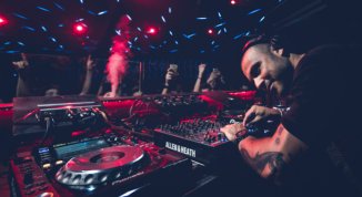 Our Christmas Tradition: Ilario Alicante allnightlong, musica elettronica