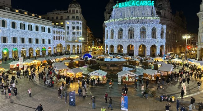 Mercatale in piazza De Ferrari © Ancila Mettekkatt