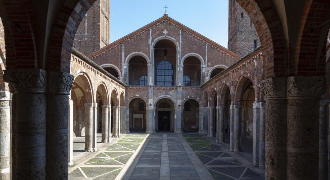 Basilica di Sant'Ambrogio © Amir Farzad