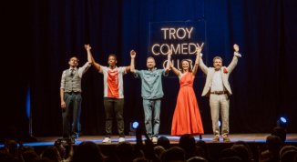 Stand-up, Elfo!, con Il Terzo Segreto di Satira