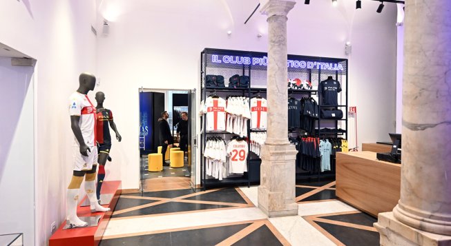 Nuovo Genoa Store in piazza Banchi ©Genoa Cfc