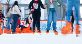Deejay Winter Village: parco invernale gratuito con pattinaggio su ghiaccio, curling, bob, sci e arrampicata