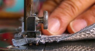 Inaugurazione di Ogigia a Prè, la nuova bottega di sartoria circolare nei caruggi