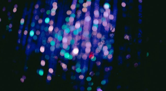 Dark © Unsplash / Brandon Tokaji