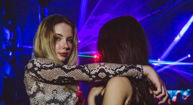 Discoteca © Unsplash / Jeff Tumale