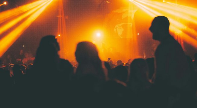 Discoteca © Unsplash / Krys Amon