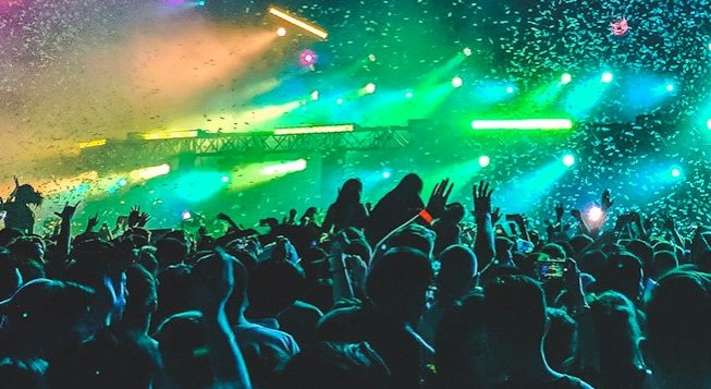 Discoteca © Unsplash / Aditya Chinchure