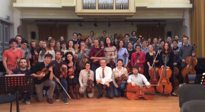 l’Orchestra d’Archi Giovanile condotta dal professor Riccardo Sasso