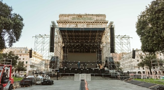 ©Stefano Seria - Palco in piazza della Vittoria