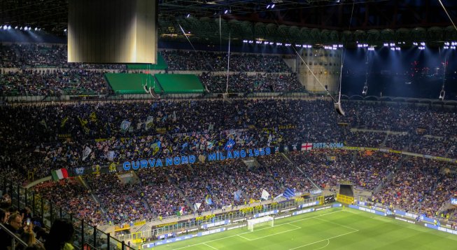 Tifosi dell'Inter a San Siro © Zach Rowlandson / Unsplash