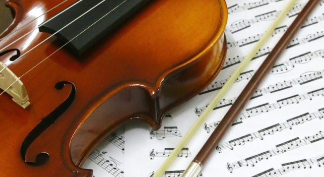 Violino © Unsplash / Ria Nurul Kamariah