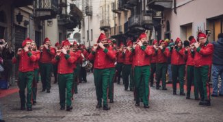 Carnevale Ivrea 2026: apertura ufficiale con pifferi e tamburi, investitura Generale Gusta e Messa Duomo