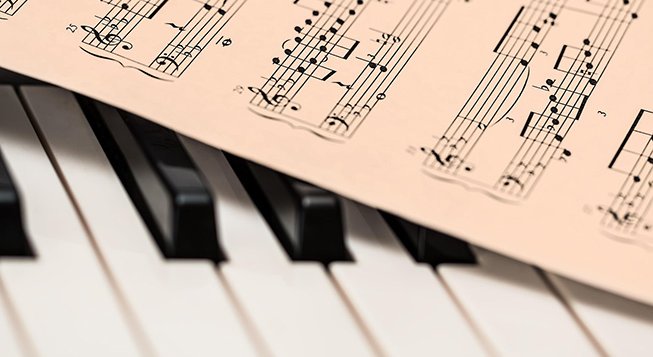 Pianoforte con spartito © stevepb/pixabay.com