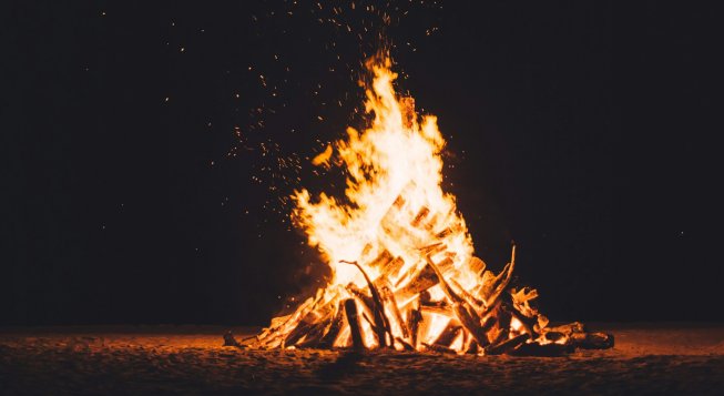 Falò © CHUTTERSNAP / Unsplash