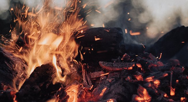 Falò © Unsplash / Almos Bechtold