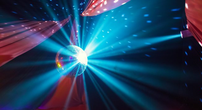 Discoteca © Unsplash / Pavel Okrema