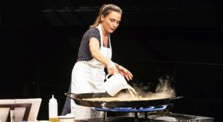 Racconti di zafferano, di e con Maria Pilar Pérez Aspa (cena spettacolo a base di paella)