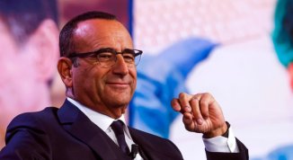 Festival di Sanremo 2026, Carlo Conti svela i duetti: ospiti e cover del 27 febbraio