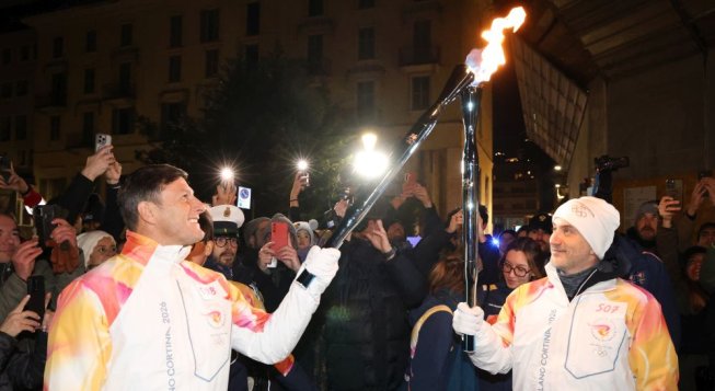 Javier Zanetti con la Fiamma Olimpica a Como martedì 3 febbraio