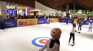 Lezioni gratuite di hockey e pattinaggio artistico su ghiaccio