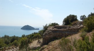Scopri Albenga come non l'hai mai vista: visite guidate dal centro storico alle terme romane