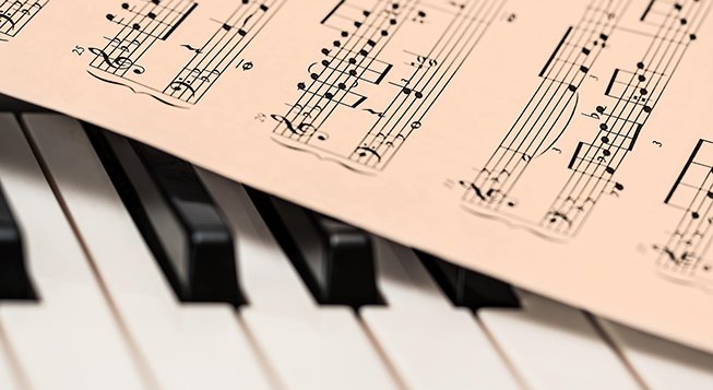 Pianoforte con spartito ©stevepb da pixabay.com