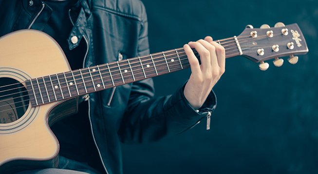 chitarra ©Firmbee - pixabay.com