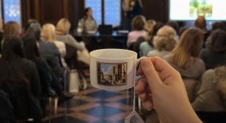 Tea Talk: Bocconi simultaneisti e cangianti, conferenza con tè e pasticcini