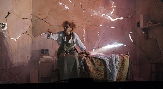 foto di scena ©Mario Bobbio - teatronazionalegenova.it