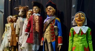 Teste di legno, a cura della Compagnia marionettistica Carlo Colla & figli