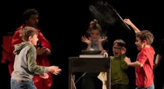 Dire fare baciare lettera testamento, spettacolo per bambini della compagnia Quintoequilibrio