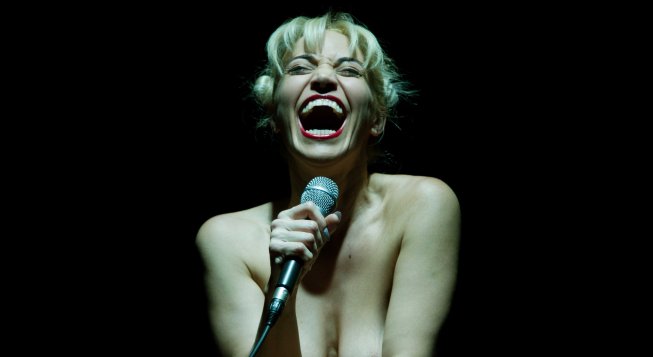 Silvia Gallerano in La merda © Marco Pavanelli