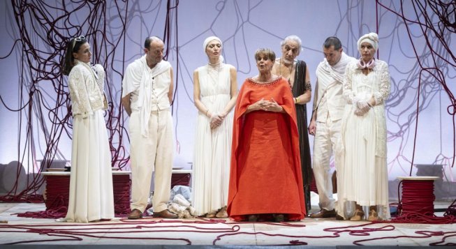 Lella Costa in Lisistrata © Maria Pia Ballarino / Archivio Fondazione Inda Siracusa 