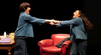 Valeria Solarino e Silvia Gallerano in Guarda le luci, amore mio